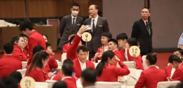 五一吃瓜--化学老师分享趣味实验，揭示日常生活中的化学反应与美食的奇妙结合