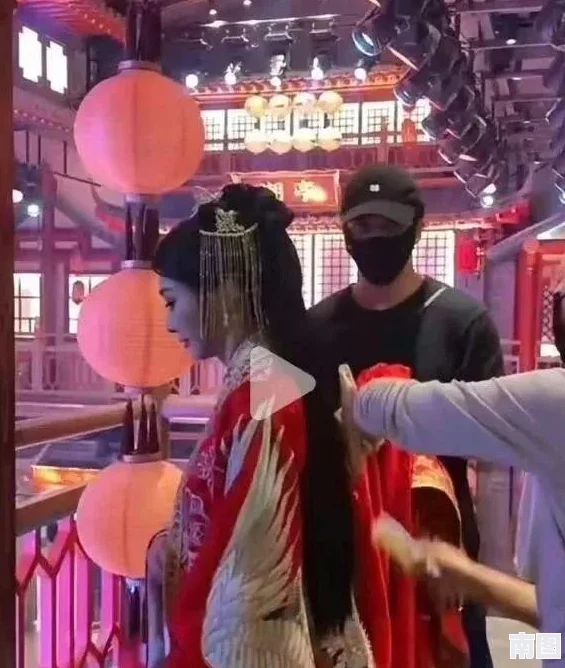 红鸾帐内吹洞箫，传闻某位明星与神秘对象深夜共度良宵，引发网友热议和猜测！