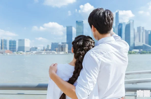 男生和女生一起努力做豆浆，网友纷纷表示：这样的合作不仅增进了感情，还让生活更加有趣！